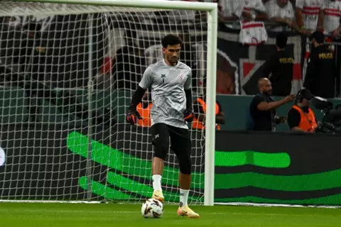 محمد عواد: لم أتشاجر مع عبد الله السعيد.. وخشيت قليلاً من ضياع الدوري بعد القمة 